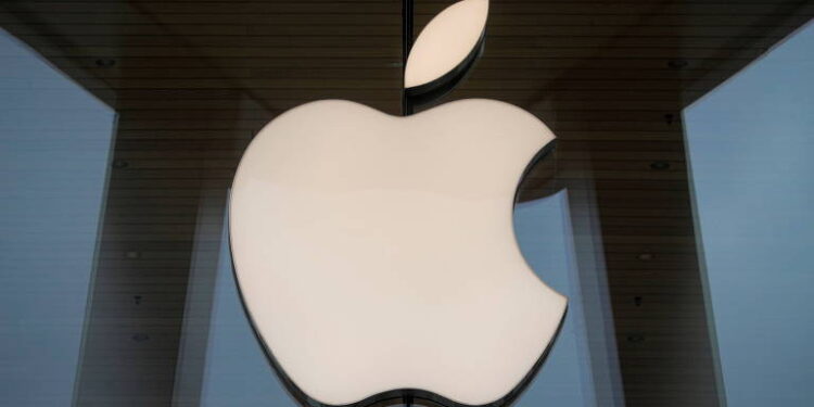 Apple (APPL34) divulga a saída de executivos; consulte