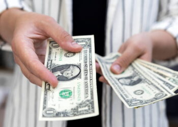 Após os dados do mercado de trabalho dos EUA, o dólar opera com baixa hoje