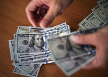 Após a divulgação dos dados de inflação nos Estados Unidos, dólar hoje opera perto da estabilidade
