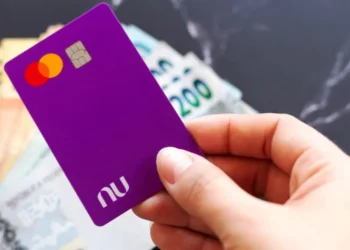 Milhões de correntistas são alcançados por um comunicado emergencial da Nubank sobre o bloqueio de cartões de crédito