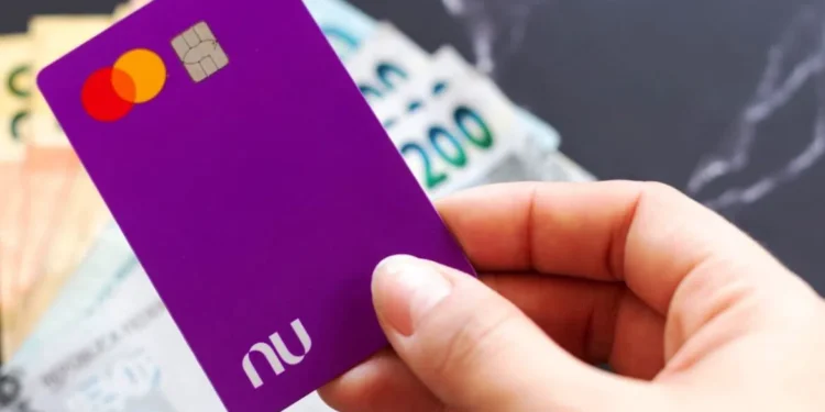 Milhões de correntistas são alcançados por um comunicado emergencial da Nubank sobre o bloqueio de cartões de crédito