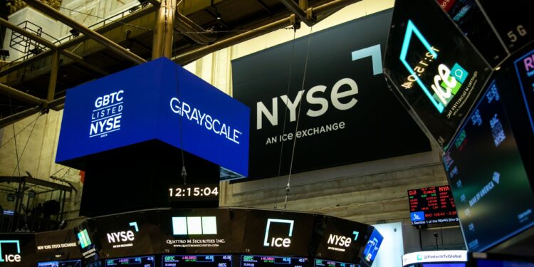 Após NYSE, Nasdaq solicita autorização para oferecer opções de bitcoin