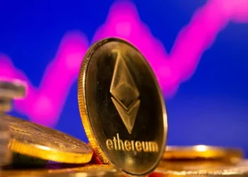 Com pânico nos mercados globais, US$ 200 bi em criptos evaporam e o Ethereum caiu 22%