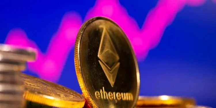 Com pânico nos mercados globais, US$ 200 bi em criptos evaporam e o Ethereum caiu 22%