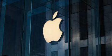 Com a recuperação da demanda pelo iPhone, Apple (AAPL34) espera crescimento estável da receita trimestral