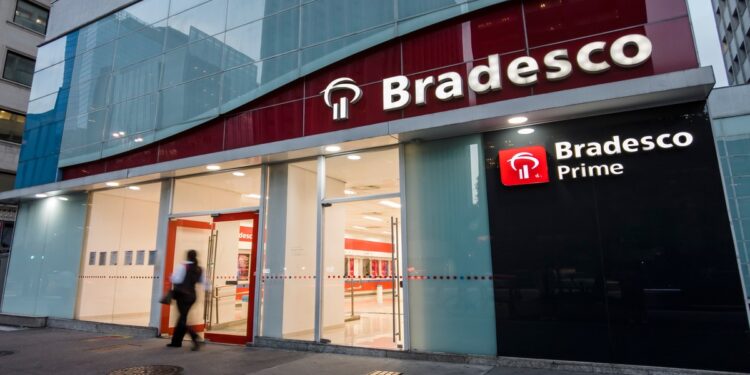 Bradesco (BBDC4): Itaú BBA aumenta recomendação e projeta um aumento contínuo dos lucros