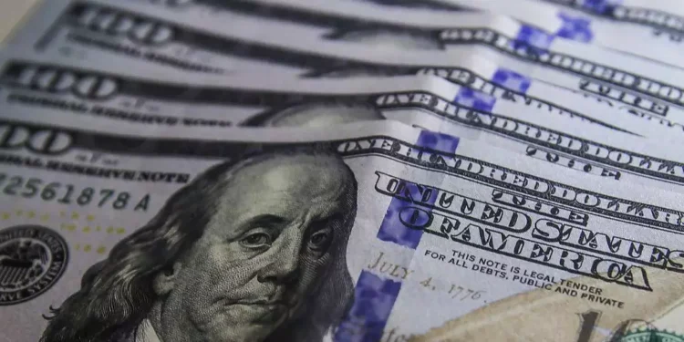 Mesmo com a ata do Fed indicando um corte de juros, dólar fecha no zero a zero, a R$ 5,48