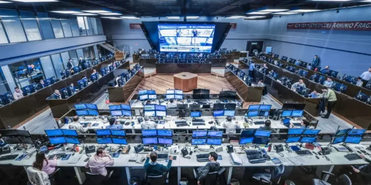 O que esperar dos negócios da B3 nesta segunda, de acordo com o dólar e Ibovespa hoje