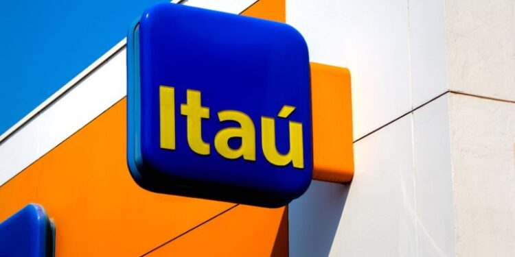 Itaú lança cartão de crédito para pessoas com deficiência visual