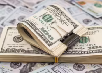 Pelo quarto dia consecutivo, o dólar cai e fecha a R$ 5,51, com uma baixa de 3,4% na semana