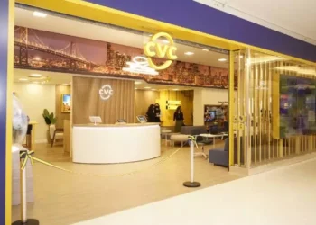 Com a gestora aumentando a participação, CVC (CVCB3) cai 12,75% e lidera as altas do Ibovespa