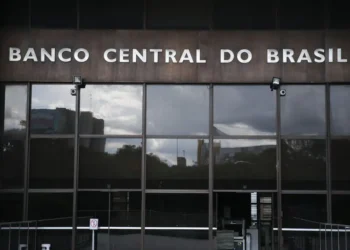 Mensagem do BC aumenta as apostas em alta da Selic e as taxas curtas aumentam