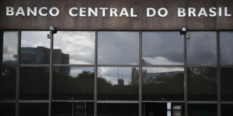 Mensagem do BC aumenta as apostas em alta da Selic e as taxas curtas aumentam