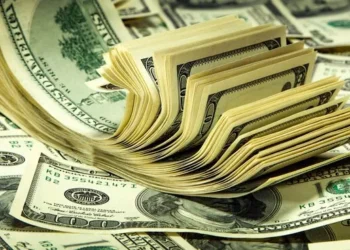 Com o mercado à espera da inflação nos Estados Unidos, o dólar experimentou uma leve alta e voltou a R$ 5,50