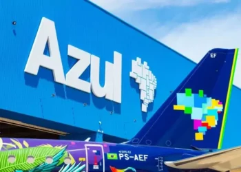 Embora a ação da Azul (AZUL4) tenha perdido 50% na B3 em 2024, os analistas do banco ainda acreditam que a ação da Azul pode subir na B3