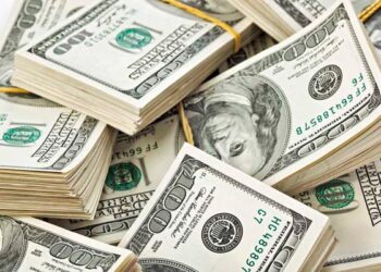 Mesmo após a intervenção do BC, dólar fecha em alta pelo 5º dia seguido; Ibovespa cai