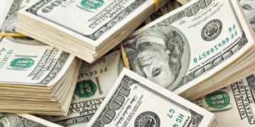 Mesmo após a intervenção do BC, dólar fecha em alta pelo 5º dia seguido; Ibovespa cai