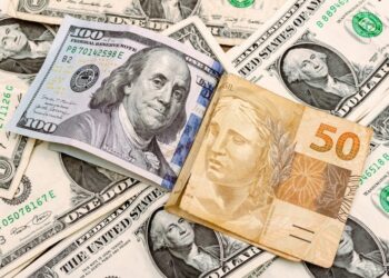 Após as decisões de juros em Brasil e Estados Unidos, dólar abre em alta e vai a R$ 5,67