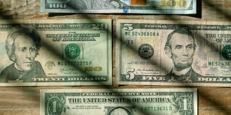 Treasuries, dólar e impostos afetam as taxas futuras