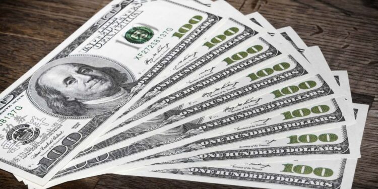 Indicação de Galípolo no comando do BC e força externa impulsiona o dólar em 1%
