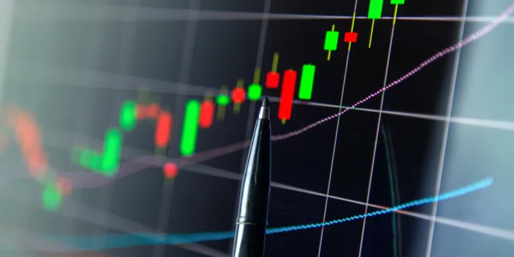 Ibovespa encerra em baixa e retorna aos 125 mil pontos; Vale (VALE3) e Petrobras (PETR4) registram recuo