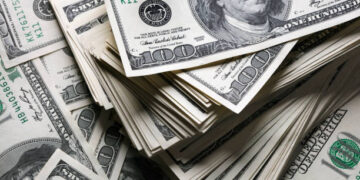 Com os dados dos EUA, Ibovespa encerra no maior patamar desde dezembro; o dólar sobe a R$ 5,47