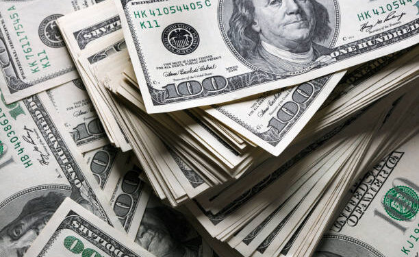 Com os dados dos EUA, Ibovespa encerra no maior patamar desde dezembro; o dólar sobe a R$ 5,47