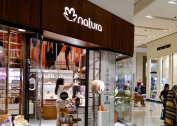 Natura (NTCO3) cai na bolsa com a recuperação judicial da Avon Products