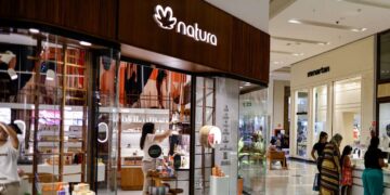 Natura (NTCO3) cai na bolsa com a recuperação judicial da Avon Products