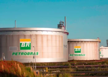 Petrobras (PETR4) assina contratos de afretamento e serviço de US$ 786 milhões para dois navios da Helix