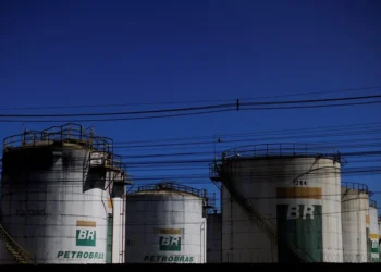 Com o impulso de Petrobras (PETR4) e bancos, Ibovespa fecha em alta pela quinta vez consecutiva