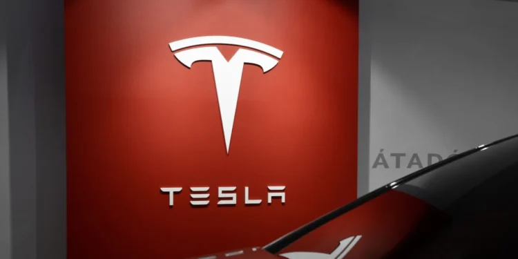 Tesla decidiu não aceitar pedidos de preços reduzidos para o Cybertruck e lançou um novo modelo