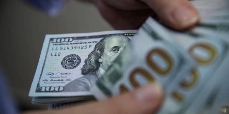 Economistas afirmam que o câmbio influenciará os juros porque BC “ajustou” a mensagem