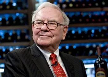 Ao fazer compras, Warren Buffett aposta R$ 2,6 bi em duas novas ações