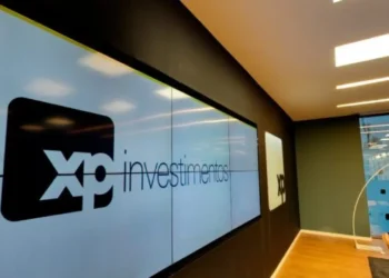 Antes do corte de juros nos Estados Unidos, XP altera a carteira global com mais ações e menos renda fixa