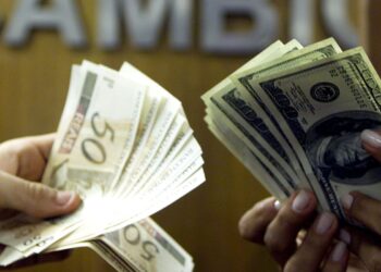 Em meio a um PIB forte no Brasil e dados mais fracos nos Estados Unidos, o dólar volta a subir; o dólar fecha a R$ 5,64