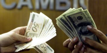 Em meio a um PIB forte no Brasil e dados mais fracos nos Estados Unidos, o dólar volta a subir; o dólar fecha a R$ 5,64