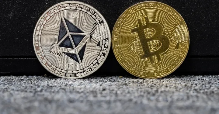 JPMorgan afirma que equiparar ETFs de Bitcoin e Ethereum é como comparar os benefícios com os problemas