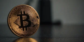 Bitcoin alcança maior valor em dois meses, impulsionado por Estados Unidos e China