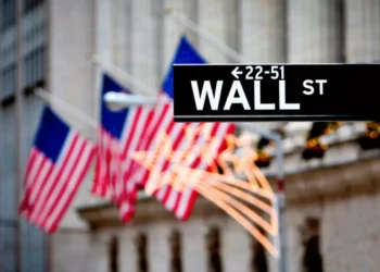Corte de juros nos Estados Unidos: como os investimentos em ações e renda fixa são impactados