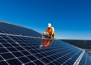 O Senado aprovou uma emenda que modifica as leis brasileiras sobre energia solar; entenda