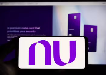 Existem dificuldades financeiras para os clientes do Nubank (ROXO34)?
