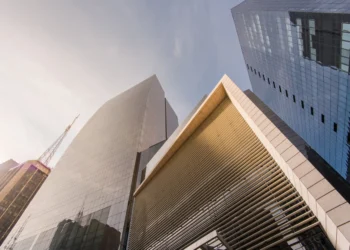 Na véspera do Copom, SNFF11 se destaca entre as altas; IFIX tem mais um dia de queda