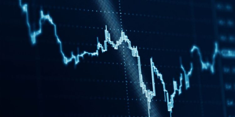Ibovespa recua com a Petrobras (PETR4) e a expectativa de um aumento na Selic; o dólar recua para R$ 5,46 após a redução dos juros nos Estados Unidos