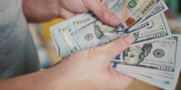 Os ganhos do dólar diminuíram, mas o dólar ainda fechou em alta de 0,25% devido às preocupações fiscais
