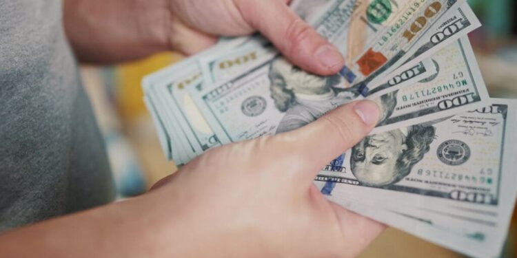 Os ganhos do dólar diminuíram, mas o dólar ainda fechou em alta de 0,25% devido às preocupações fiscais
