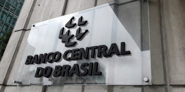 Não há consenso entre os gerentes mais conhecidos sobre se BC deveria aumentar seus juros neste ano para mais de 12%