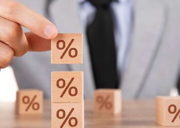 À espera dos juros nos EUA e do IPCA de agosto, a Bolsa sobe; dólar recua a R$ 5,58
