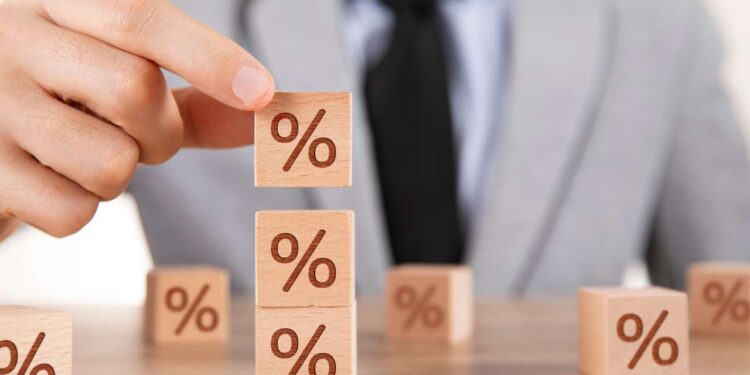 À espera dos juros nos EUA e do IPCA de agosto, a Bolsa sobe; dólar recua a R$ 5,58