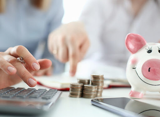 Investir ou pagar dívidas: o que fazer primeiro?